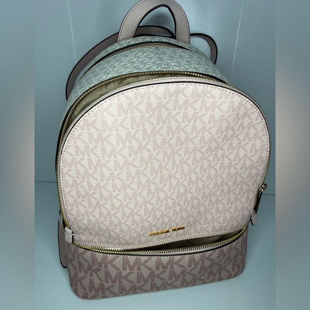 🤍💗Michael Kors Blush and Cream Logo Backpack💗🤍 - Picture 9 of 9